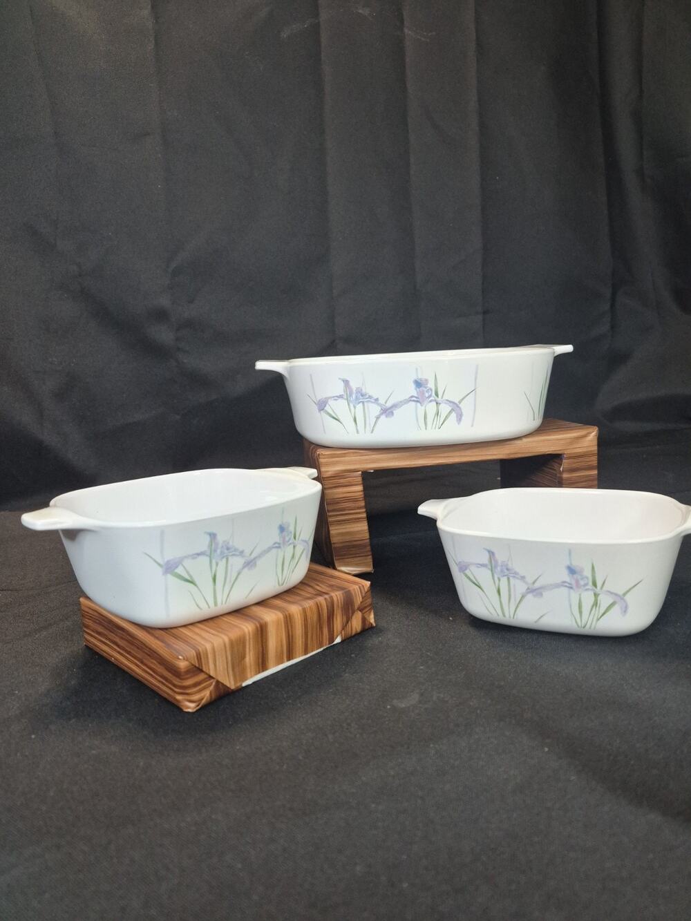 Corningware Shadow Iris Casserole Dishes 3 Pieces. Very Clean Baking Dishes